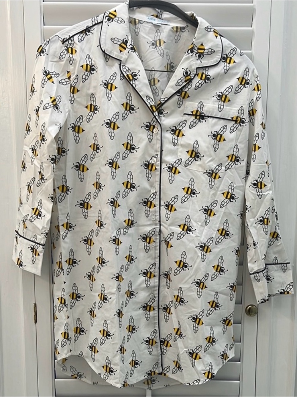 August morgan bee night shirt small